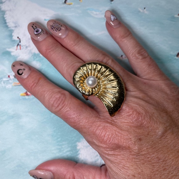 Gold Shell statement ring adjustable - Picture 2 of 5